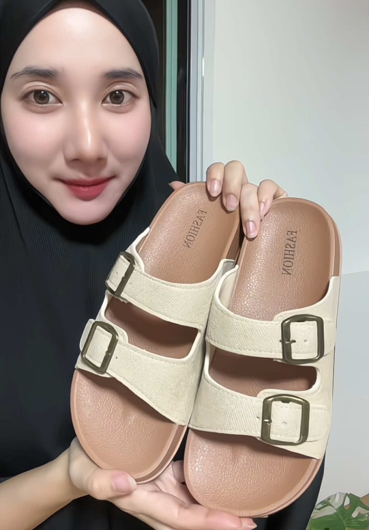 #รองเท้าแตะแฟชั่น  #รองเท้าแตะเดินชายหาด #รองเท้าแตะพื้นหนาใส่ได้ทั้งหญิงและชาย 