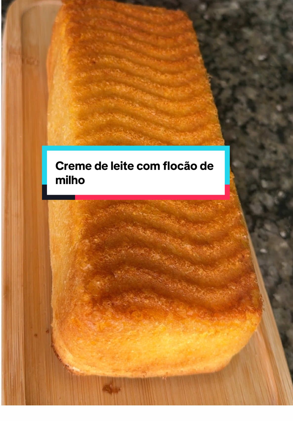 Creme de leite com flocão de milho ! Receitinha simples  Xícara de 240 ml  1 xícara de flocão de milho  1 xícara de leite  1 pitada de sal  1 caixinha de creme de leite  1 ovo  1 tampinha de fermento químico  Air fryer 180 graus 35 minutos + — Forno pré aquecido 185 graus 50 minutos + —