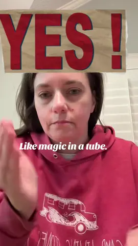 I’m a big fan of makeup that looks like you have a photo filter on your face in real life. Bonus points if it is GOOD for your skin. That’s exactly what this BB Blur tinted moisturizer from @tarte cosmetics does! I never dreamed a tinted moisturizer would work so well at evening skin tone, covering redness, and making pores almost invisible. And as a woman over 40, not sinking into fine lines is a must have trait that this stuff definitely has. I LOVE that it comes in a mini also for ease on the go or sampling. #tartecosmetics #skinroutine #moisturizer #tintedmoisturizer #skincare 