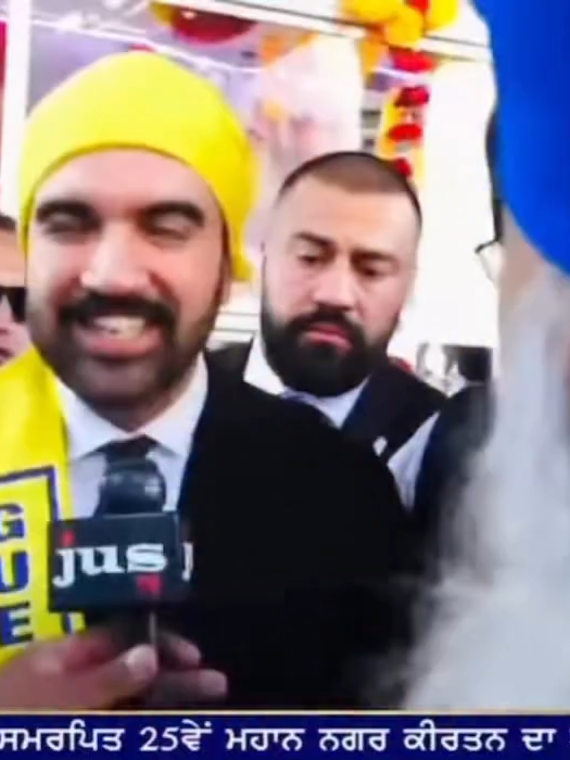 Democratic Mayoral Candidate Zohran Mamdani appeared at the Nagar Kirtan, showing his support and solidarity with the Sikh community. 🙏🏼