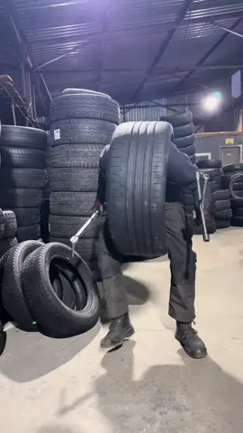 Огромный выбор шин 🛞 в любых размерах и сезонностях ❄️ Находимся в Харькове, академика Павлова 1🚩 Отправки по все Украине: Пиши в инстаграм - TIRESERVISE.KH Или звони 073 063 2220 #шины #шиныдиски #бушины #бушиныхарьков #бушиныукраина #гума #бугума #резина #бурезина #шиномонтаж #складшин #шиныбу #резиназима #шинызима #шиныбу #шиныхарьков