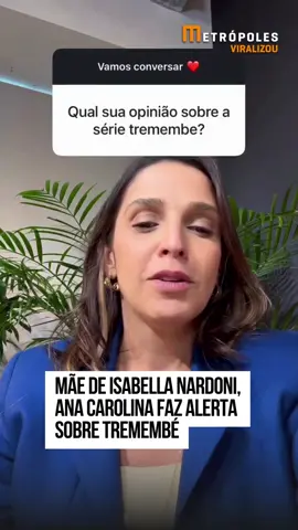 A série Tremembé tem causado um alvoroço nas redes sociais, desde o seu lançamento, na última sexta-feira (31/10). Mãe de Isabella Nardoni, Ana Carolina Oliveira foi questionada sobre a obra que conta a história dos criminosos presos na penitenciária, entre eles o casal Nardoni, condenado por matar a menina. No vídeo, a vereadora fez uma alerta sobre os fãs da produção. “Qual sua opinião sobre a série ‘Tremembé’?”, quis saber a pessoa. Em seguida, ela soltou o verbo sobre a repercussão das histórias. “Não vou assistir a série, optei por isso. É algo que conta a minha história, mas uma coisa sou eu falar sobre a minha filha, sobre minha história e o que vivi. Outra coisa é como se eu vivenciasse a cena do crime. Então, existe uma grande distância e um cuidado que eu quero ter com a minha saúde mental”, começou. ➡️ Saiba mais na coluna @fabiaoliveira_! Link da matéria completa nos stories 🍿Siga @fabiaoliveira_ 📹 @ anacarolinaoliveira #entretênews 