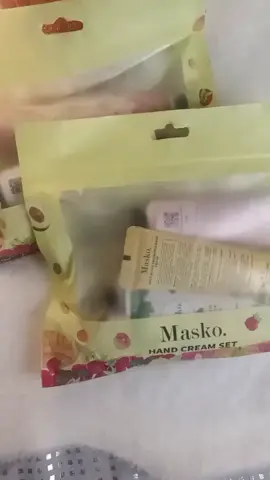 Kailangan mo to!para mawala Yung kulubot sa kamay mo!!! #maskohandcream5in1  #handlotion#handcream #moiturizingcream #tiktokaffiliatemarketing 