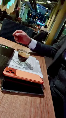 ‏أشياء صغيرة جدًا يكاد أن لا يلاحظها أحد، لكنك لا تستطيع تجاهلها ولا تستطيع التحدث عنها.#ياللأسى #💔 #مساء_الخير #رصيف_المتعبين 