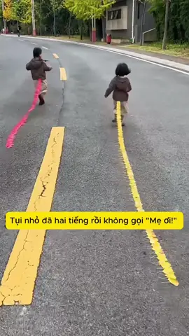 💁🏻‍♀️Mách ba mẹ trò chơi ngoài trời “siêu cuốn” cho bé, vừa chơi vừa rèn luyện sự tập trung cực tốt😍 #chơicungcon #hoatdongngoaitroi #meonuoicon #trochoichobe  #ChămConĐúngCách  