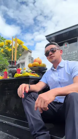 Tôi mượn nhạc Công giáo vì tôi thấy đẹp, thấy trong đó có tâm thiện. Chỉ có những kẻ tu nửa mùa, mang tâm sân si mới thấy khó chịu giùm cho Phật. Người hiểu đạo nhìn đâu cũng thấy Phật — kẻ lạc đạo nhìn đâu cũng thấy lỗi.