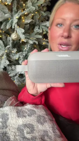Beach days. Pool days. Shower concerts. 🎶💦 This waterproof Bose speaker goes everywhere with us! #BoseSpeaker #WaterproofSpeaker #BeachVibes #Bose #BoseSpeaker 