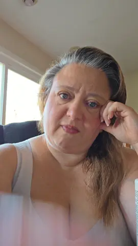 Between the cold air outside and the heat inside, my skin doesn’t stand a chance without this. It’s packed with essential oils — almond, jojoba, coconut, avocado — basically everything your skin’s craving. I use it right after the shower while my skin’s still wet and it stays hydrated all day… chef’s kiss. 🤌 #BlackShowerTok #winterglow #bodycaregoals #hydratedskin #softskinseason