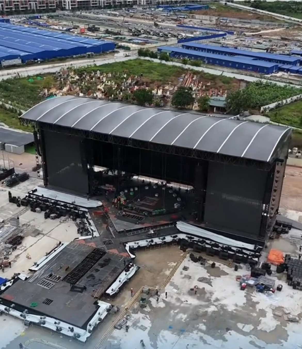 TOÀN CẢNH SÂN KHẤU CONCERT G-DRAGON 2025 HÀ NỘI 🤩🔥 Nguồn: thaiankhangland #GDragon #GDragonWorldTour #Concert #Stage #Mestagevietnam