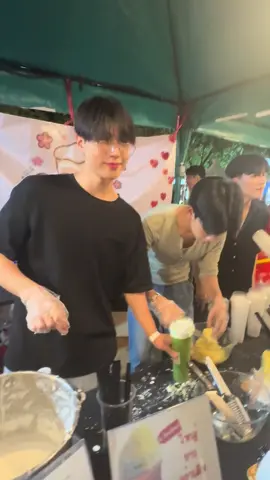 ชาไทยใส่แว่นค่ะ #ชาชีส #งานลอยกระทงมอเกษตรศาสตร์ #บางเขน 