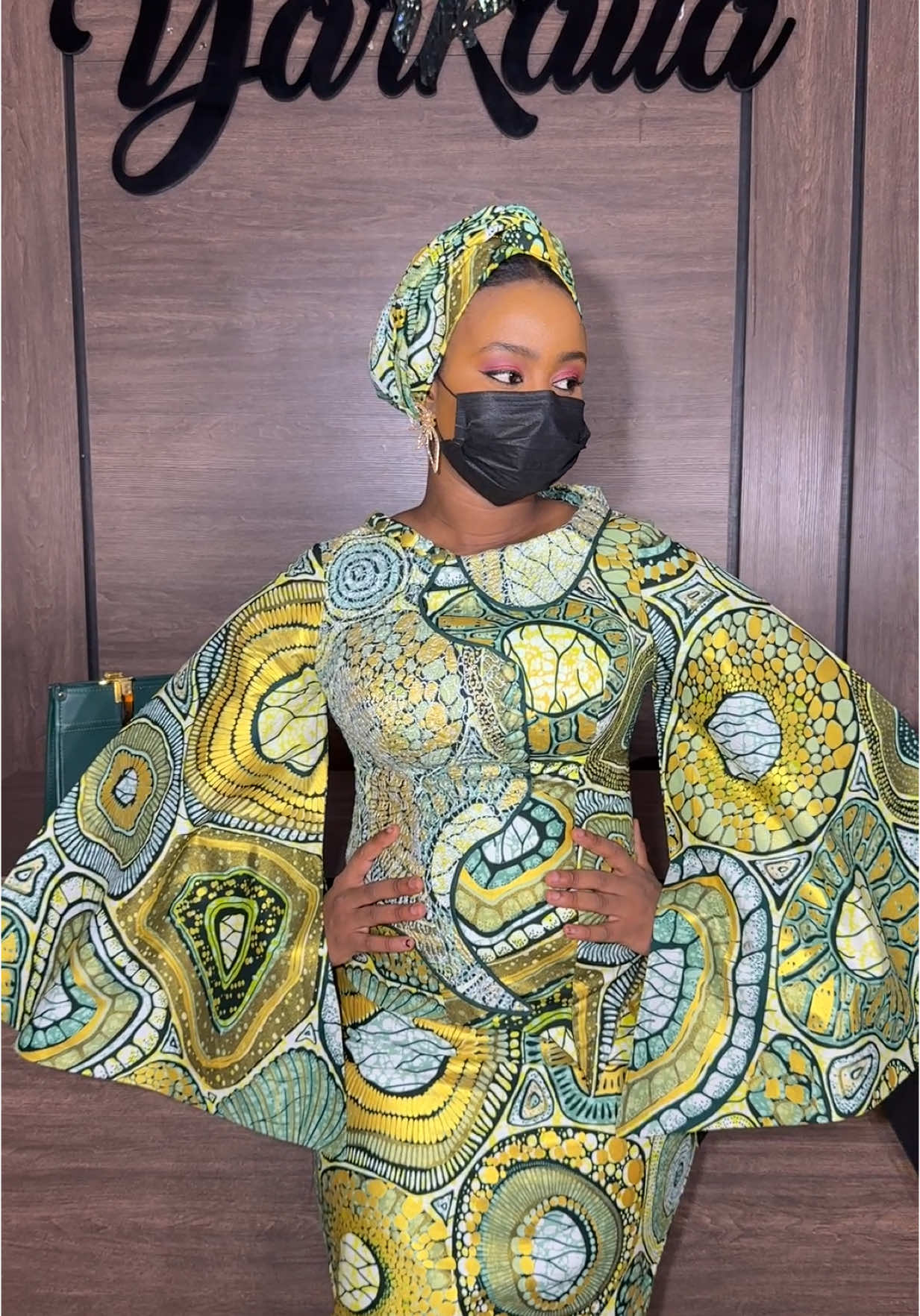 JAWAHIR🌸 Not just fashion but a statement of heritage and harmony This is a skirt and a top When tradition meets modern elegance you get this!!! Price:🏷️85,000 Or send in ur fabric for same style 💁🏼‍♀️