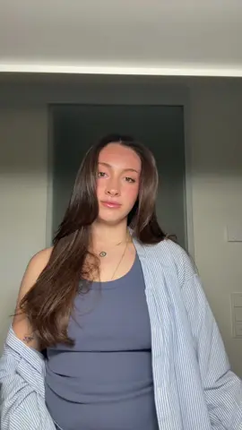 Gece plağı kullanıyorsan, hijyenin ne kadar önemli olduğunu biliyorsundur. Ben de bir süredir plaklarımı Corega ProGuard & Ortodontik ile temizliyorum. 💧 Sadece birkaç dakikada %99,9’a kadar bakterileri yok ediyor ve ferah bir temizlik hissi bırakıyor. Rutinlerini çok seven biri olarak bu da günlük bakım rutinimin vazgeçilmezi oldu 🤭 @corega_tr #işbirliği #coregaproguard #invisalignjourney