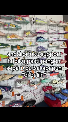 #sepatuputsal tpi ak bersyukur deh ketika mau main di support ortuku🥹🤗 #sepatufutsal #bismillahfyp #putsalplayer #katakata #poryou #you 