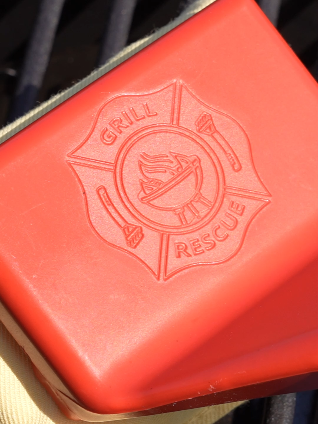 Transform your grill-cleaning routine with the Rescue Grill Brush—safe, bristle-free, and easy to use. #grilling #grillbrush #bbq #new #innovation #grillmaster #fyp