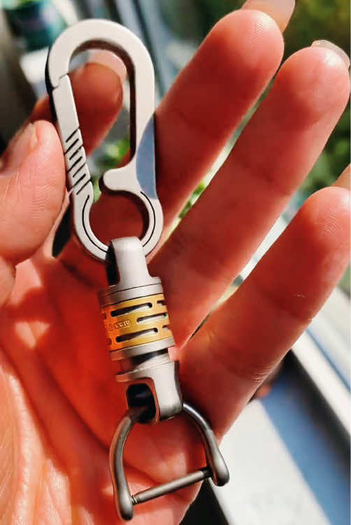 Do you want one?#keychain #titaniumkeychain #hakatoy #keychainbusiness #hakatoy 