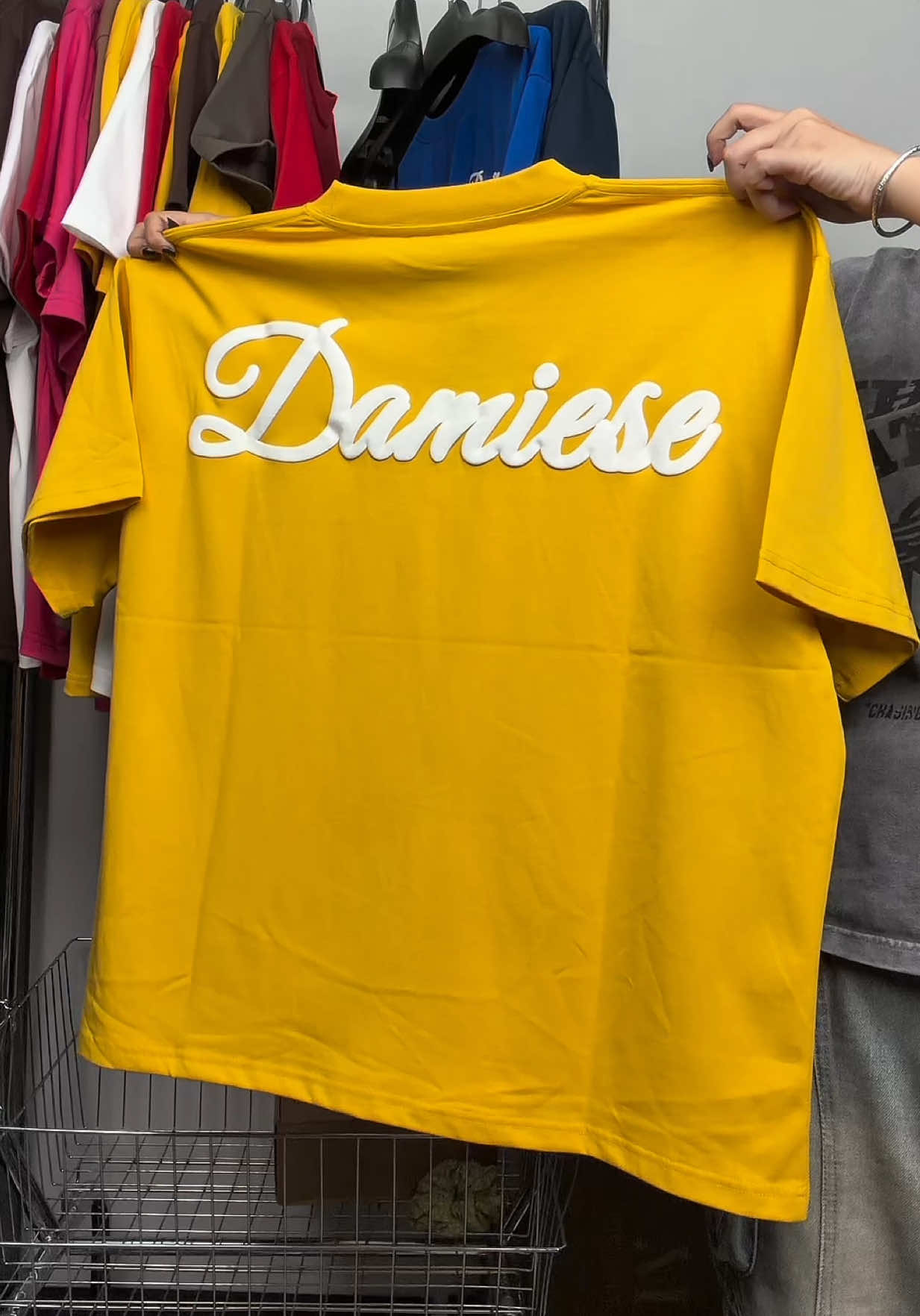 Thích màu vàng quá ạ còn sắp tết nữa mặc thôi #reviewquanao #outfit #aothun #damiese 