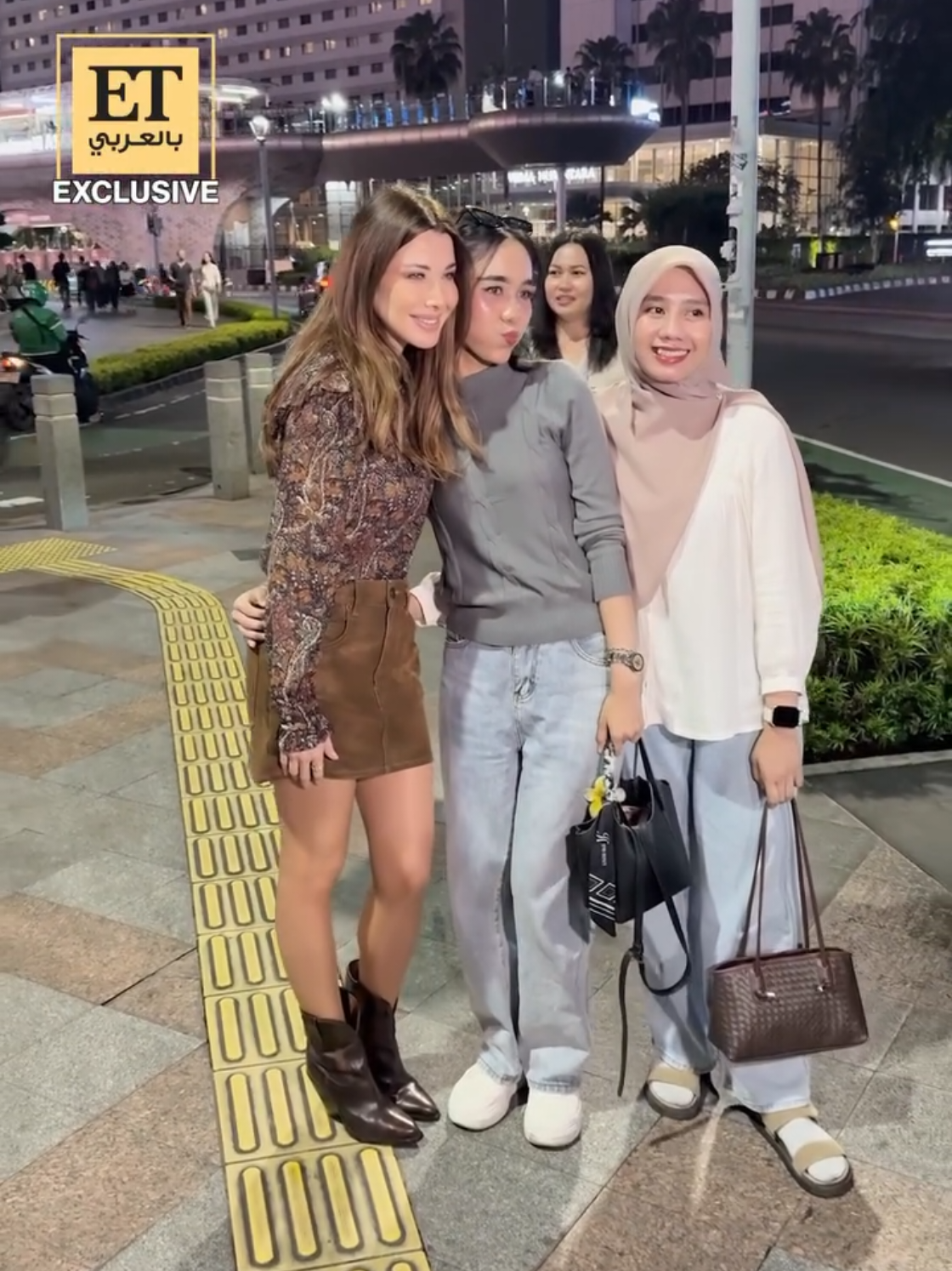 ⁨ ⁨ بحب كبير استقبل الجمهور الأندونيسي نانسي عجرم خلال جولة لها في شوارع العاصمة جاكرتا وذلك قبل حفلها المنتظر هناك والذي سيحضره أكثر من خمسة 2025 #نانسي_عجرم #اندونسيا🇲🇨 