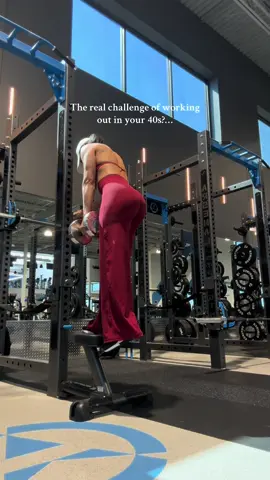 When your body’s killing it but your brain clocked out 😂 #GymHumor #FitOver40 @YEOREO  #RelatableAF #GluteWorkout #StepUps 