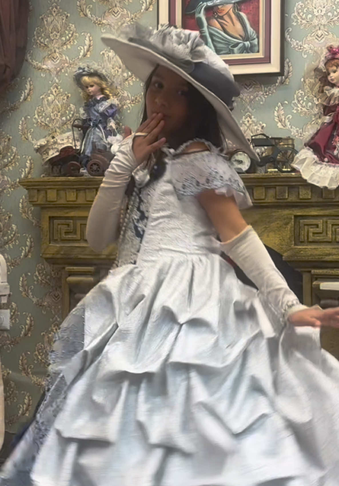 I love ❤️ you my little princess #andriana #alenaandprincess #andrianastar #EraFlowers 