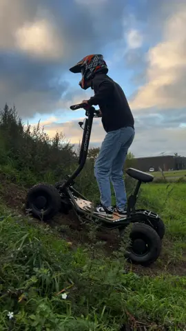 Zéro élan, 100% puissance #veehop #offroad #montée #realcreator #escooter 