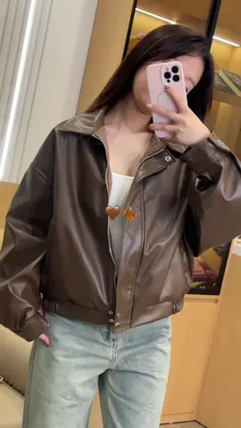 Cứ mặc màu nâu là cực kỳ tôn ra rồi