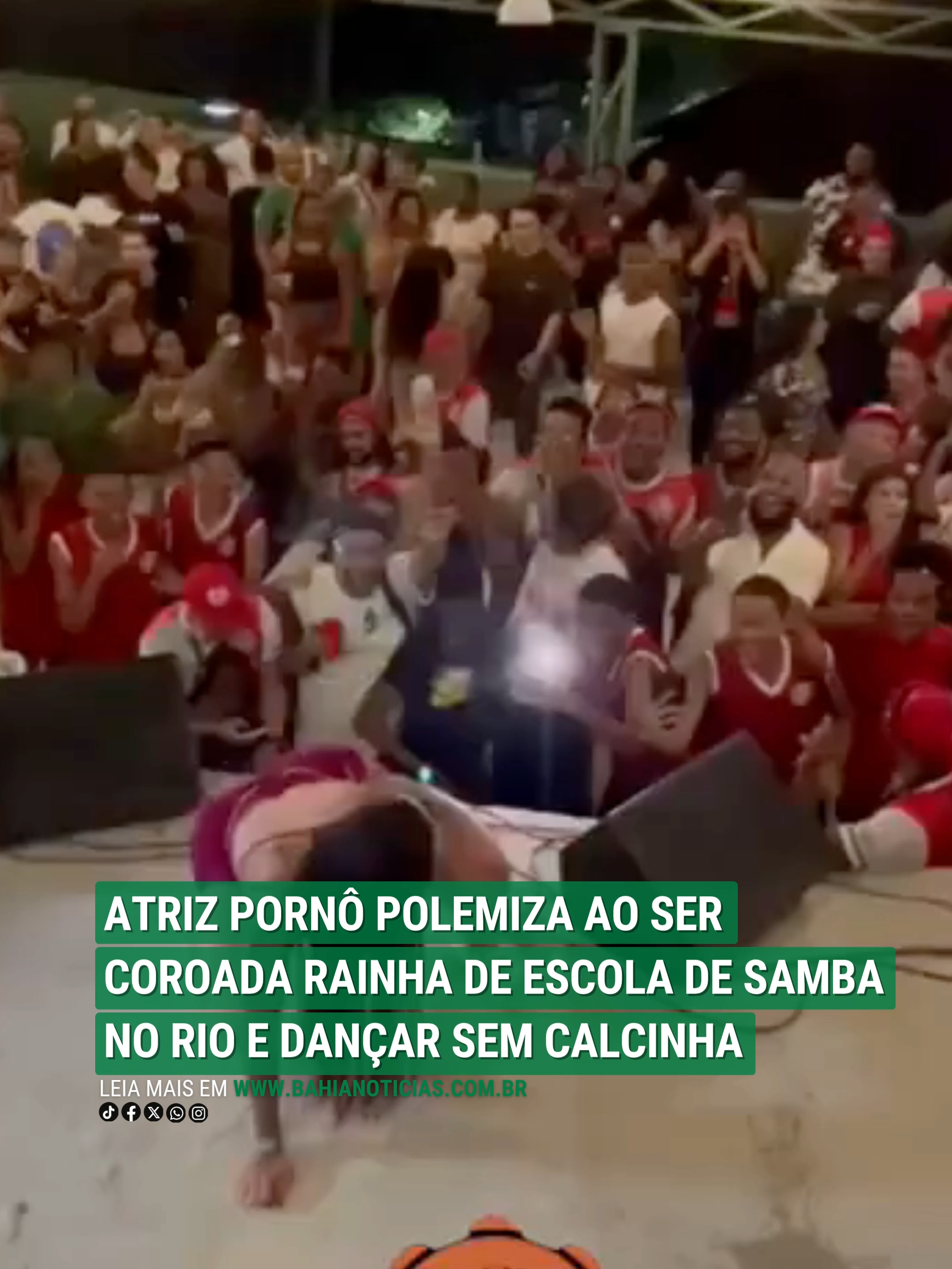 A escola de samba Império da Tijuca, do Rio de Janeiro, polemizou com a coroação da atriz pornô e produtora de conteúdo adulto Elisa Sanches, que aconteceu no domingo (2), na quadra da escola. No registro que viralizou nas redes sociais, Elisa aparece dançando funk no palco, de saia curta e sem calcinha, momentos após a coroação da nova rainha de bateria. 