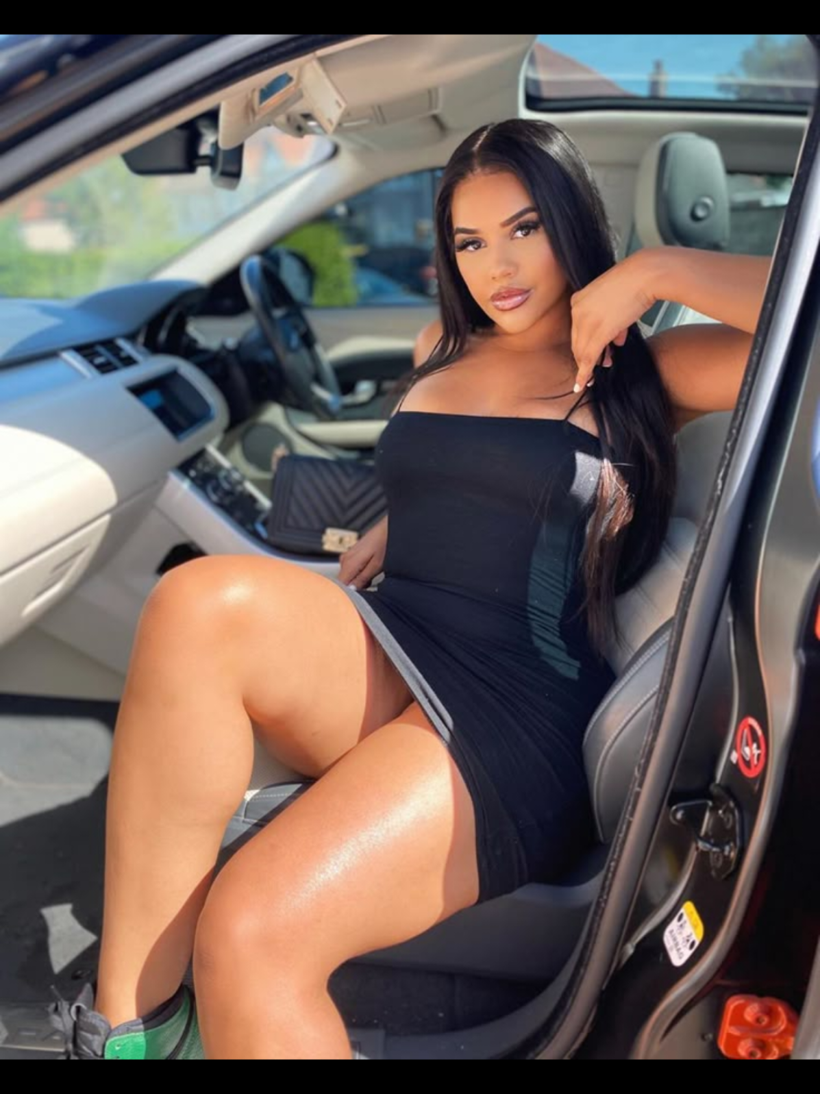 Vestidinho maravilhoso numa modelo pra lá de maravilhosa. #lookdodia #morena #gatona 