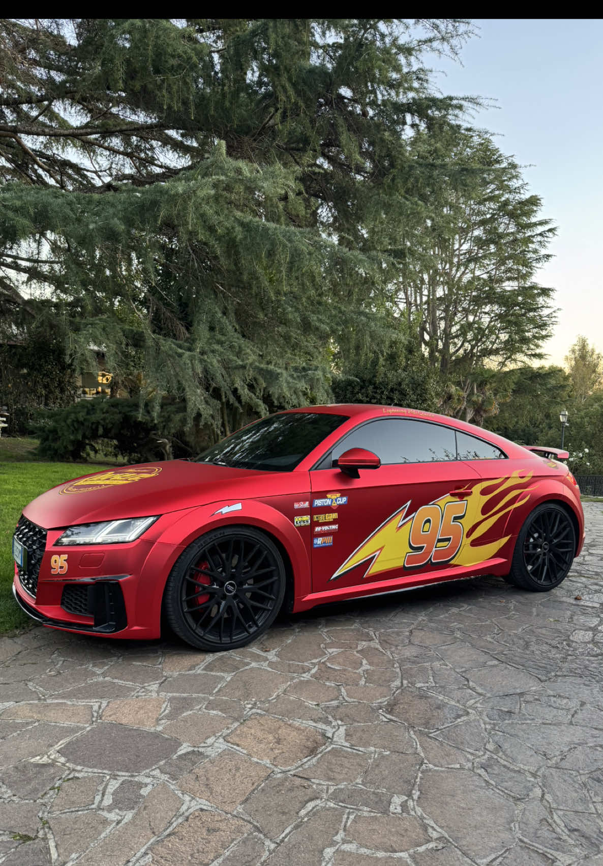 Lightening ⚡️🚗 . . . . . . . . . . . . . . . . . . . . . . . . #cars #lightening #fyp #viral #mcqueen 