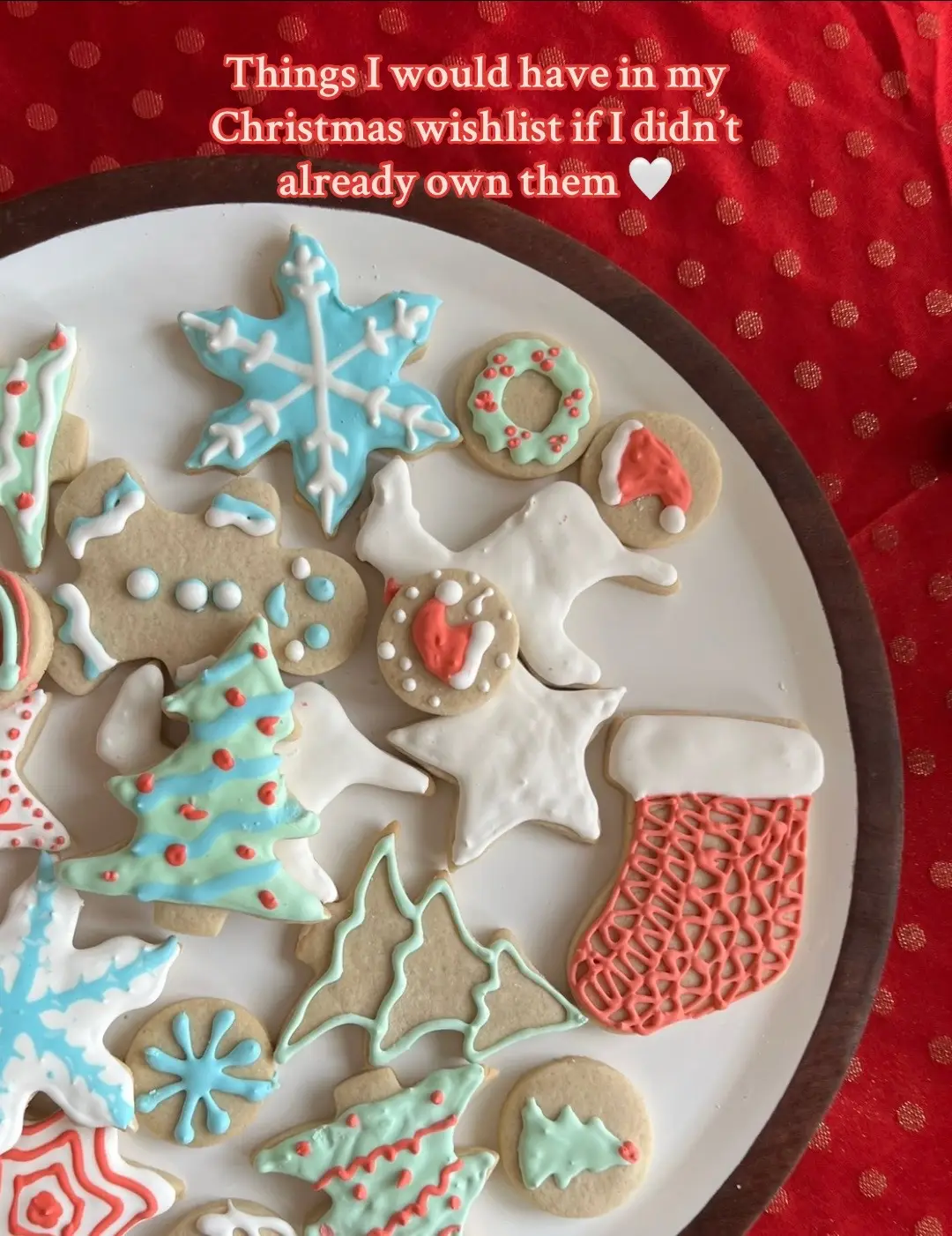 I’m of the opinion it’s never too early to stat Christmas shopping or creating a list so here are a few ideas for yours or to gift 🤍🎄 all in my shopmy! #christmasgiftideas #christmaslist #techgifts #postgrad #giftguide @Bose @Hatch for Sleep @Owala @Blundstone USA @Rumpl Blankets @Lodge Cast Iron USA  