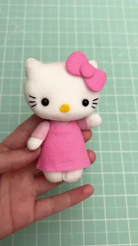 Hello Kitty, moldes en mi web  #hellokitty #fieltro #felt #feltro 