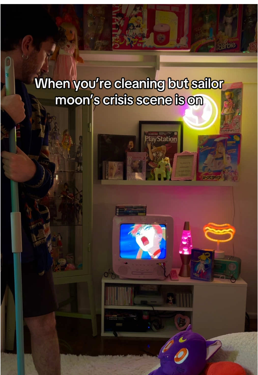 The scene you CANNOT look away from 🌙 And yes, having Sailor Moon playing in the background is a fantastic motivator for household chores. I think… #sailormoon #90sanime #iconicscenes #sailormoons #crttv 