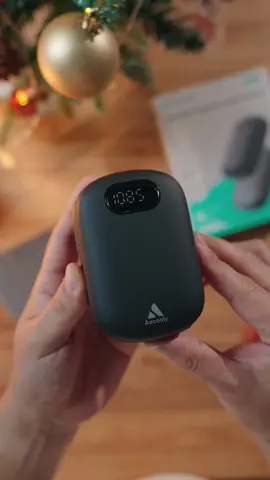 Don’t wait until it’s freezing cold to grab a good hand warmer! 🥶❄️ This one heats up crazy fast — like in just 2 seconds! 🔥 It gets super warm, has a larger size for both hands, and honestly… winter just isn’t the same without it! 🧤✨#tiktokshopblackfriday #spotlightfinds #winter #warm#handwarmers 