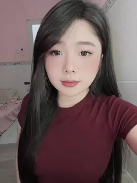 Đôi mắt long lanh như là bồ câuu..