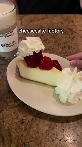 Una cosa nueva que se suma a lista de cosas que tengo que comer en cada viaje a usa 😅  #cheesecakefactory #palermo #miami #foodporn #cheesecake 