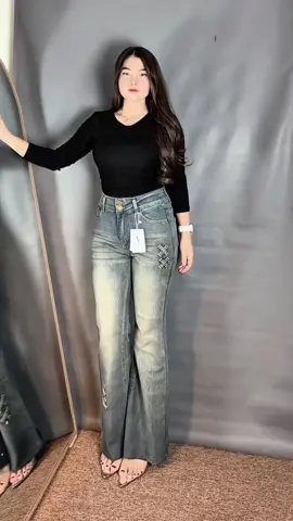 Cutbray vibes yang lagi hits! 🔥 Nyaman dipakai dari BB 40–75 kg, size 27–32 pas di badan 💃 Bahan lentur & adem, bikin kaki kelihatan jenjang banget!”#celanajeans #jeans #celana #CutbrayStyle #celanamurah 