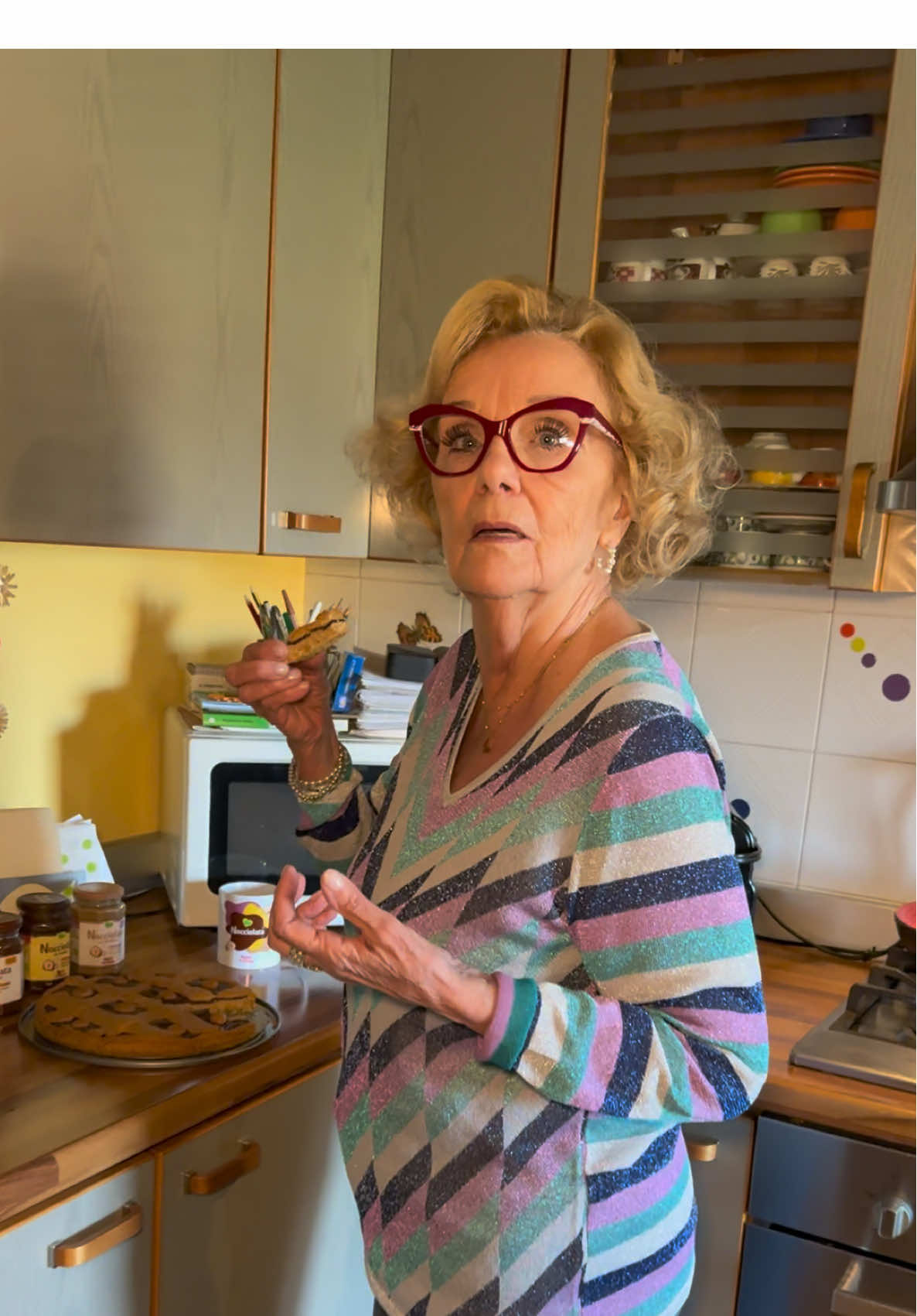 Nonna vi aspetta per la merenda, come una volta 🍰 Solo che stavolta i suoi dolci hanno un tocco speciale: le irresistibili nocciolata di @nocciolata_rigoni_it 😋 Profumo di casa, ricordi d’infanzia e tanta bontà tutta da condividere ❤️ #adv #IlpiùGolosoRichiamoDellaNatura#SeguiIlRichiamo