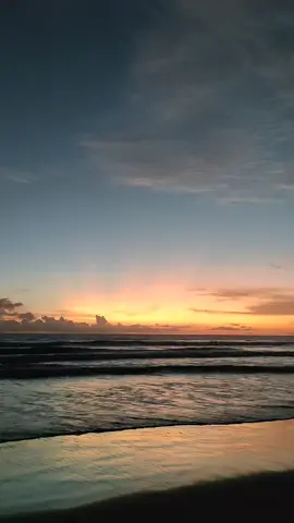 Pada akhirnya hadiah terindah dari waktu adalah kenangan. 