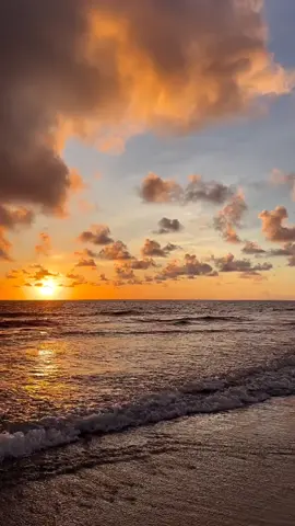 Temporary happiness, a moment of anger, fleeting sadness...   But their decisions stay with you for years.   Which one have you experienced before? سعادة مؤقتة، غضب لخظة، حزن عابر... لكن قراراتهم تظل معك سنين. أي وحدة منهم وقعت بيها قبل؟ #DeepWords_Motivation_TIKTOKUSA_FYP  #DeepWords_Motivation_Positivity_DeepWhispers  #Life_Rules_Happiness_Anger_Sadness_Motivation_PositiveThoughts_LifeAdv   #كلام_عميق_تحفيز_اجابية_همسات_عميقة  #قواعد_الحياة_السعادة_الغضب_الحزن_تحفيز_تفكير_ايجابي_نصائح_حياة 