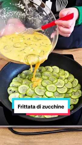 FRITTATA DI ZUCCHINE 🥒😋 Non sapete cosa preparare per cena? Vi salvo io con una ricetta semplice e irresistibile: la frittata di zucchine! 😍🥒 Morbida, gustosa e pronta in pochissimo tempo, è il salva cena perfetto quando avete voglia di qualcosa di buono ma senza troppi sbatti! ✨ Con pochi ingredienti e tutta la sua bontà, conquista davvero tutti a tavola — provatela e diventerà anche la vostra preferita! 💚🍳 👉 Salva il post per quando non sai cosa cucinare! INGREDIENTI 6 uova grandi 1 zucchina grande 1 scalogno piccolo 50 g di parmigiano grattugiato 100 g di scamorza affumicata 2 g di sale 1 cucchiaino raso di pepe nero olio extravergine d'oliva q.b. #frittata #zucchine #frittatadizucchine #ricette #ricetta 