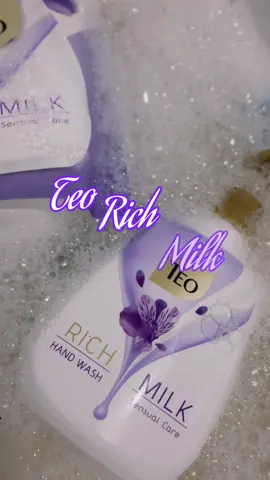 Săpunul lichid Teo Rich Milk Sensual Care transformă spălarea mâinilor într-un moment de bucurie.  Ce beneficii îți aduce Teo Rich Milk Sensual Care? -Piele catifelată: Hidratare intensă cu ajutorul proteinelor din lapte. -Parfum senzual: Note rafinate care aduc o stare de bine și relaxare. -Format generos: Flaconul de 900 ml este perfect pentru uz zilnic acasă. Noul rezervă de 900 ml aduce un plus de confort și economie, fără a face compromisuri la calitate. Este alegerea ideală pentru cei care își doresc un produs eficient, delicat și rafinat, care să combine igiena corectă cu un adevărat răsfăț pentru piele. #BUZZ_TeoRichMilk900, #TeoRomania #îngrijire  @BUZZStore @Teo Romania 