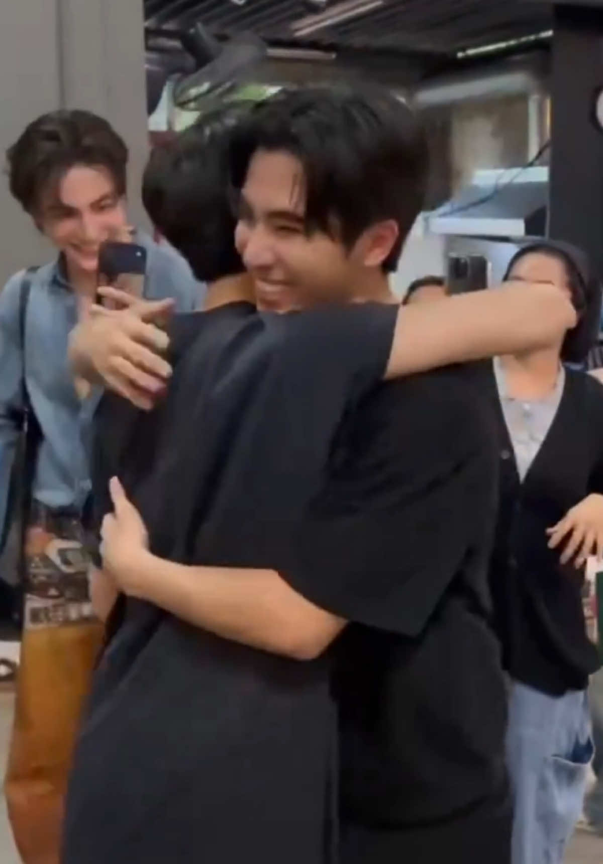 PERTH DROPPED BIRTHDAY VIDEO!!!! #perthsanta #perthsantaedit #perthtanapon #santapongsapak #loveyouteacher