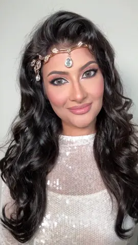 @BipashaBasu transformation😬 . . . @Anastasia Beverly Hills Dip brow pomade Medium Brown @Juvia’s Place concealer 17 @Makeup Revolution Ultra cream bronzer  @TooFacedUK The Natural Nudes palette @maccosmetics Extra dimension skin finish powder and blush Lovejoy @makeupforever lipstick Vivid Naked @TTDeye Colored Contact Lens Neala Brown lenses. Link in my bio  . . . #makeuptutorial #bipashabasu #bollywoodactresses #bollywoodcelebrity #bollywoodstar     