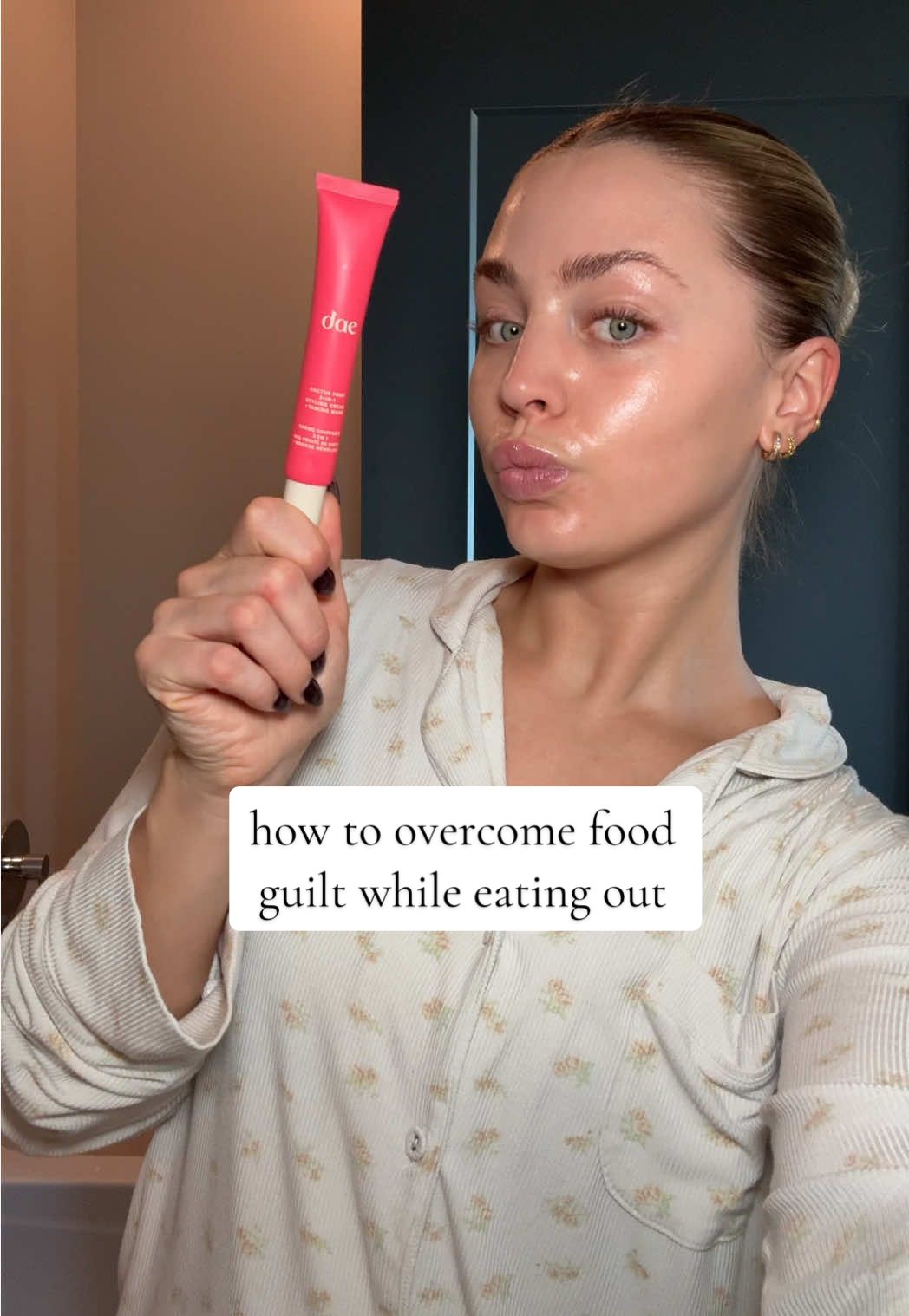 How to overcome food guilt while eating out 😊 this is just what works for me!!  @CeraVe @SkinCeuticals @Hydrinity @Rare Beauty @shisedobeautyinstruments @Dae Hair @LaRochePosayUS  #nutrition #nutritiontips 