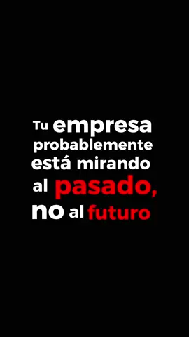 Durante años, el FODA fue la herramienta más usada para analizar una organización, y aunque sigue siendo útil para entender el presente, ya no basta para anticipar el futuro. El entorno cambia tan rápido que no podemos quedarnos solo con eso. Necesitamos ir más allá: detectar tendencias. Ahí entra el FDT: una evolución del análisis estratégico que no solo observa dónde estás, sino hacia dónde va tu entorno. El FDT te permite sobre todo, anticiparte a las tendencias que definirán tu industria. ¿Listo para aplicarlo en tu empresa?  ⚡Visita nuestro sitio web https://stratcore.mx/