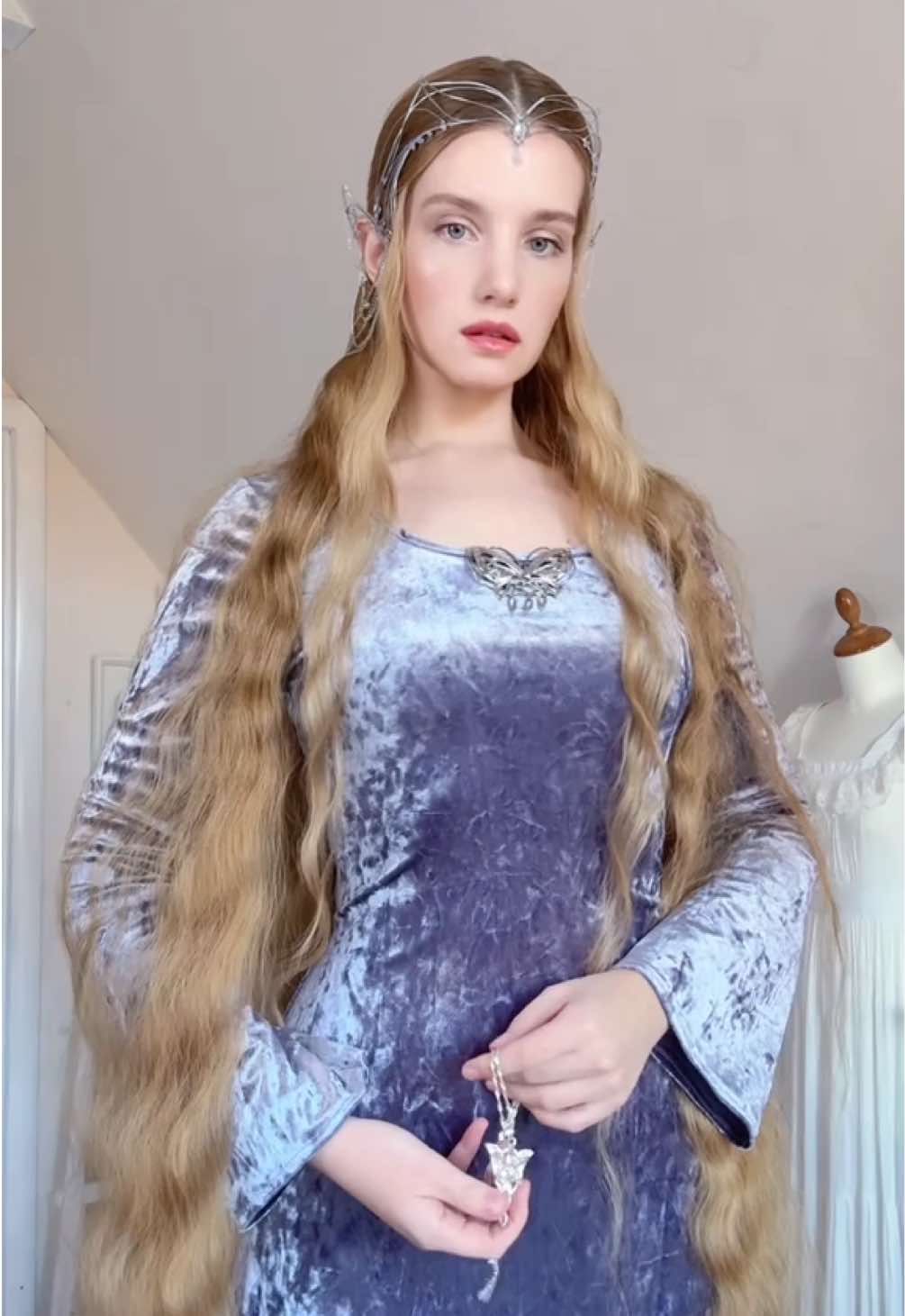 Although my hair isn’t dark I really wanted to create a look inspired by Arwen💜  IG, лайф тг: sonya_sedova Украшения @beggartist  . #lotr #lotrcosplay #lotrfan #arwen #arwencosplay
