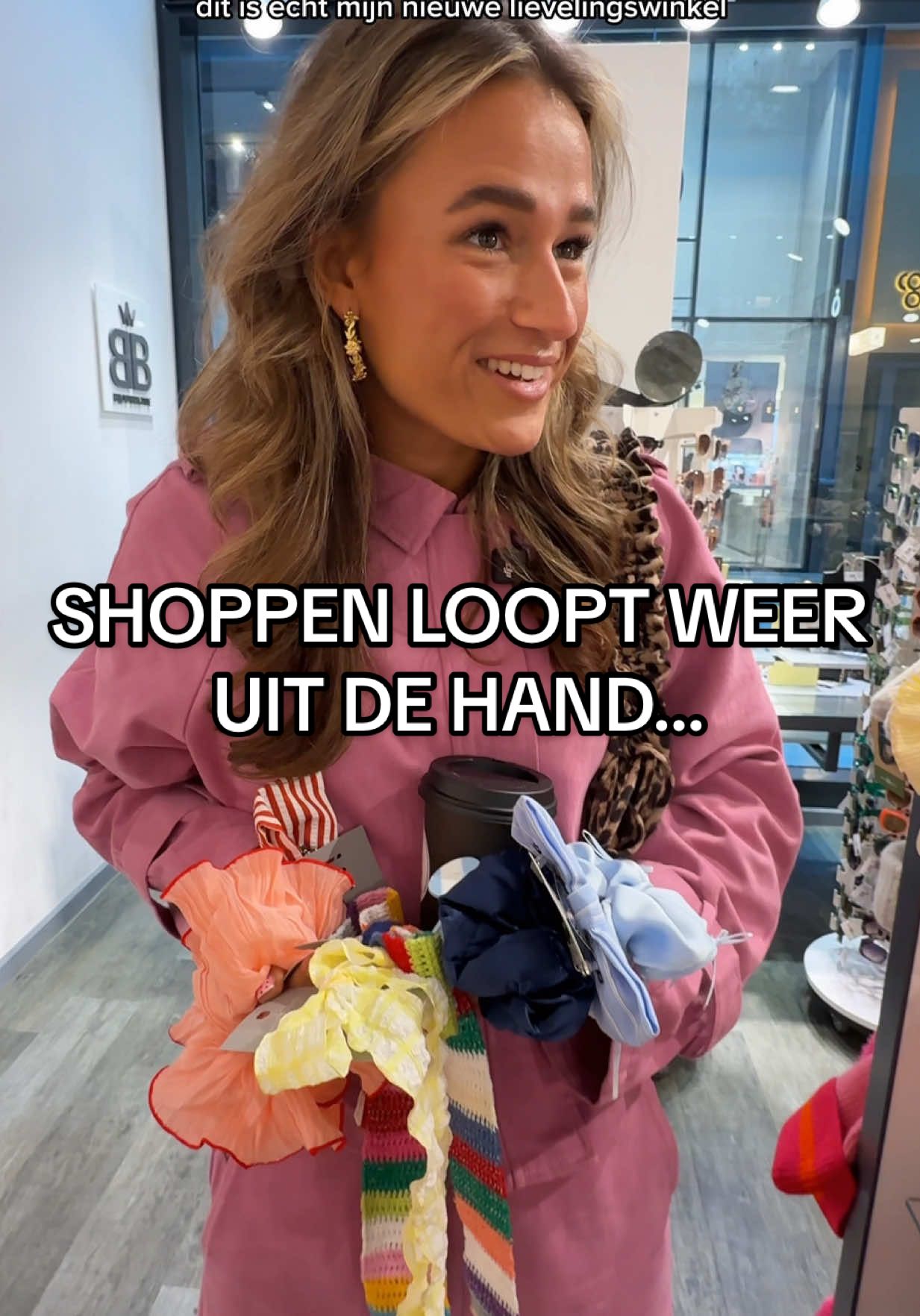 Iemand geteld hoe vaak ik ✨leuk✨ zeg? Nou het was ook leuk!!! Bij @Hoog Catharijne heb je namelijk alles onder één dak en kan je van ‘s ochtends vroeg tot ‘s avonds laat terecht! 😍 #comeshopwithme #shoppen #winkelen #utrecht AD