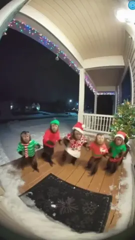 Ya falta poco para navidad automaticamente yo y mis amigos 🙉 #humor #perú #clips #navidad #mono 