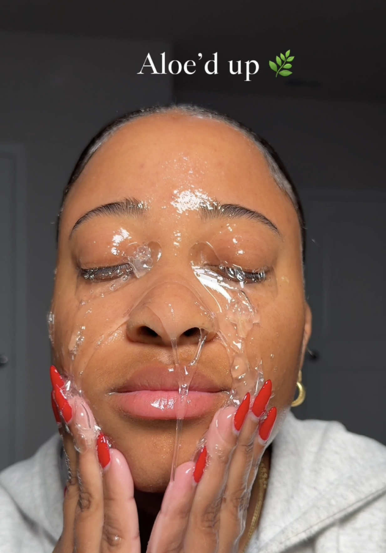 Just me and my aloe 😊🌿 #healthyskin #skincare #skincareroutine #glow #aloe      