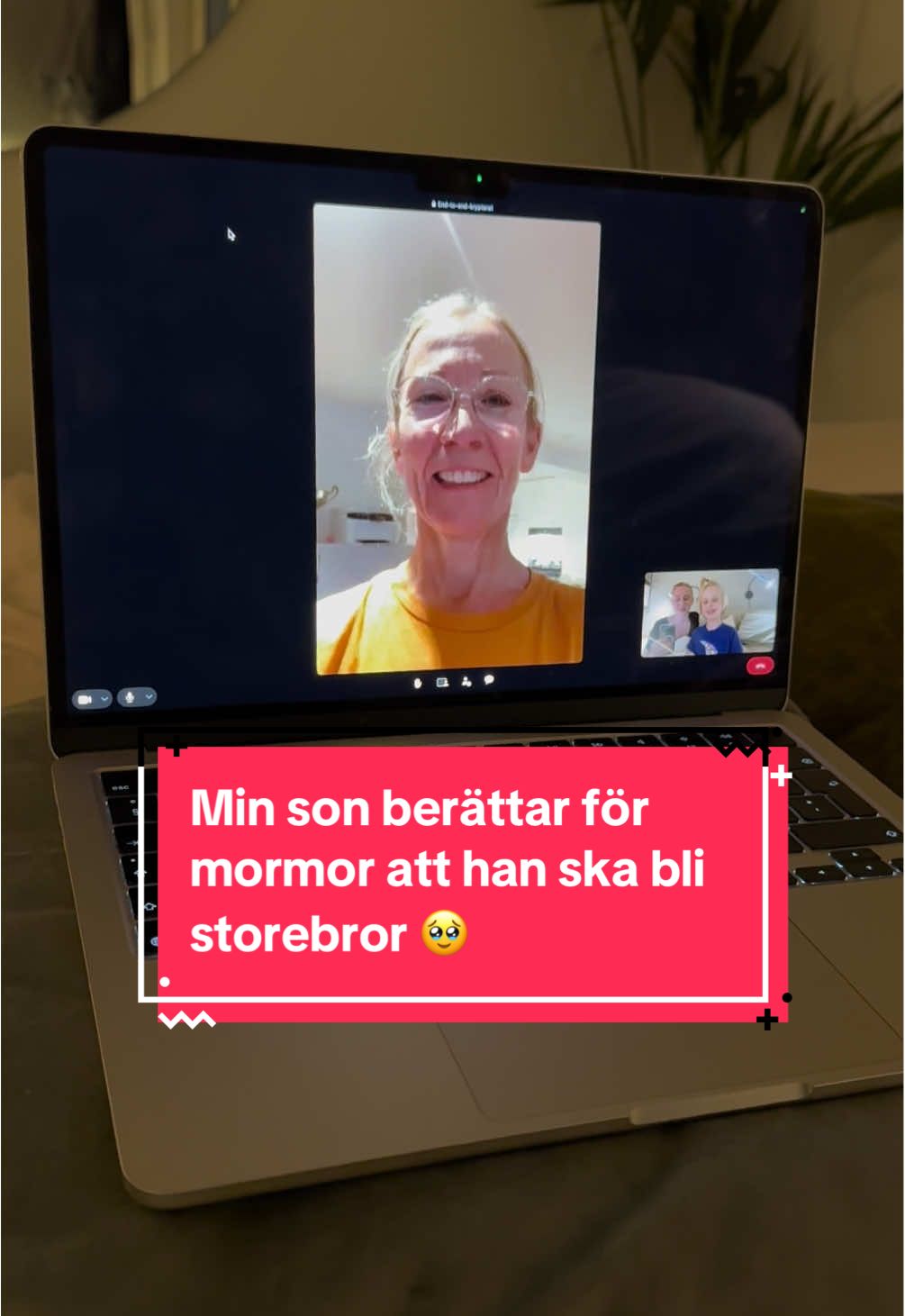 Gråter fortfarande när jag ser den här videon från augusti då Nate ringde mormor för att berätta att han ska bli storebror 😭❤️ Lilla jordgubben 🍓