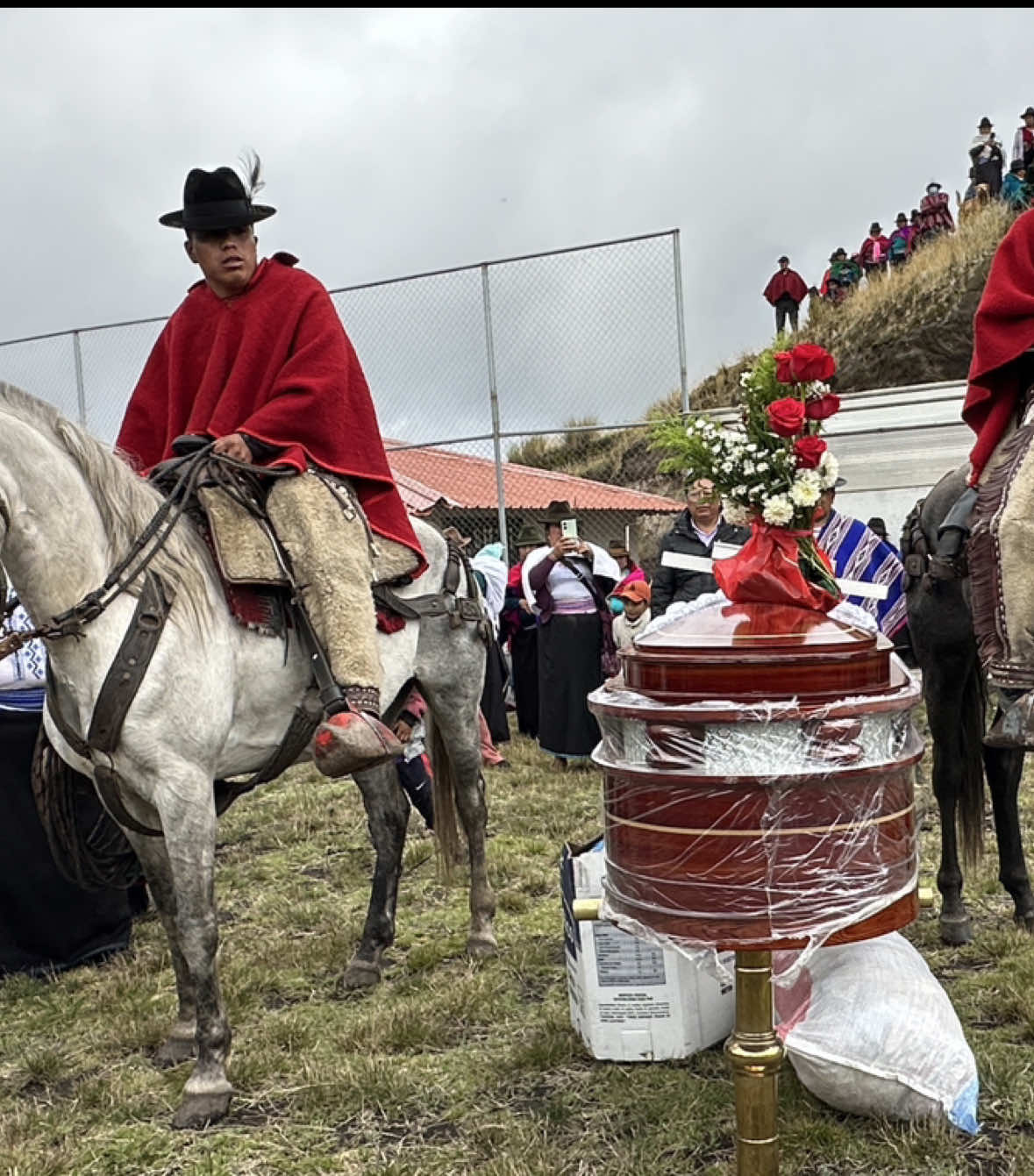 CONDOLENCIAS PARA TODA LA FAMILIA FAMILIA CHAFLA DAQUILEMA Descansa en paz José Chafla #musica #fvpシ #pazensutumba #despedida #fypシ゚ @Juan Guaraca438 @Pedrito Arellano11 @🎙️ ÁNGEL G' ÁLVAREZ 🎸 @😍🎸 DIEGUITO ❣️😘😘 @Angelitho films⚕️ @fredy 